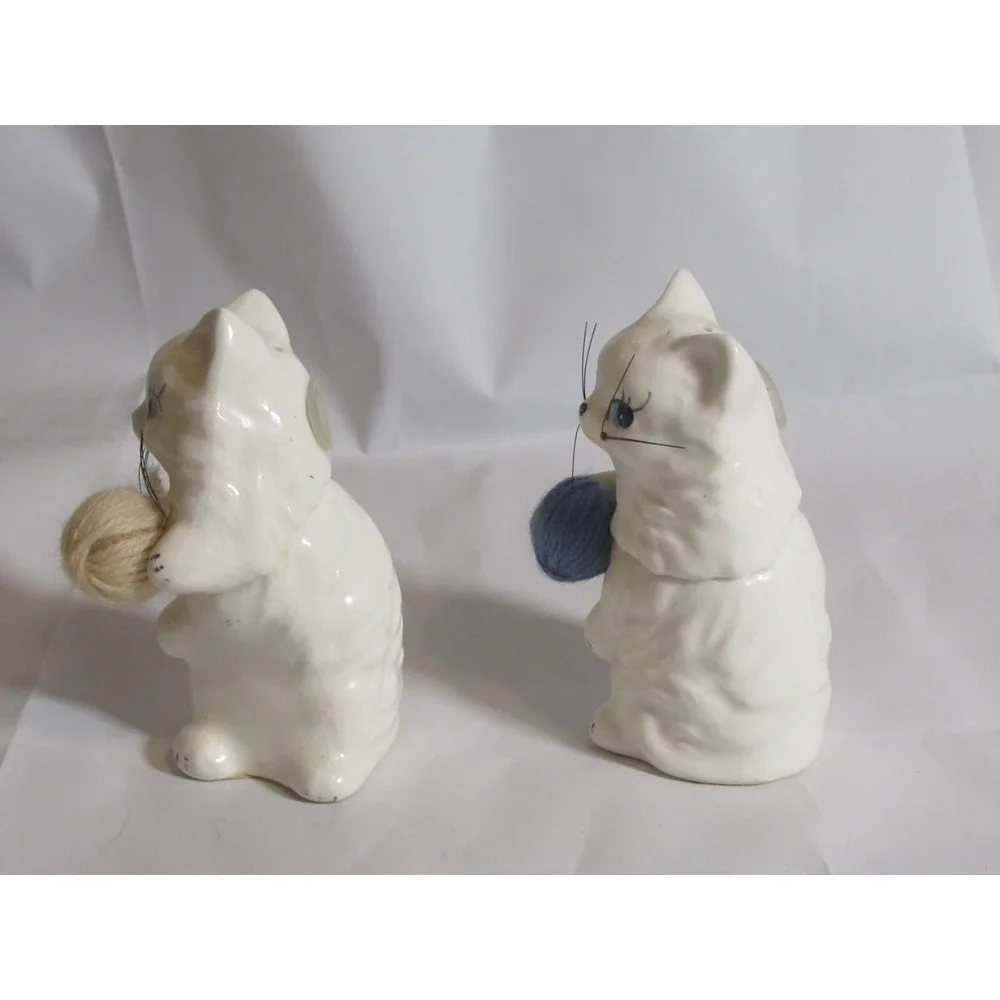 Vintage Japan Enesco Salt Pepper Shakers Cats Yarn Balls Whiskers Noise Makers